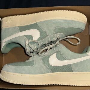 Nike Air Force 1 '07 LV8 Enamel Green/Sail Size 12 Like New